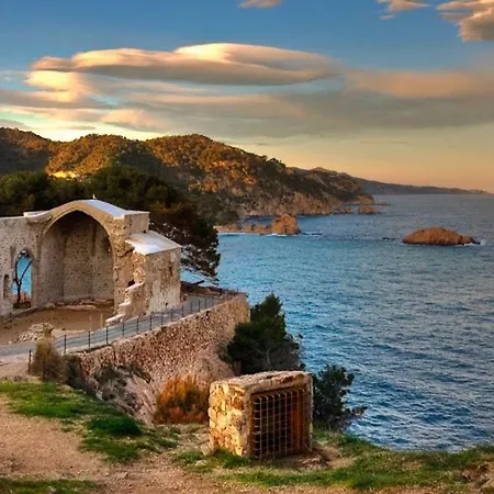 Lets Holidays Mediterranean 3 Minutes To The 2 Appartement Tossa de Mar